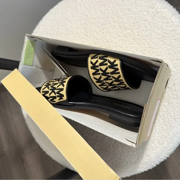 Michael Kors Deanna Black and Tan Slide Sandals - Picture 4 of 9